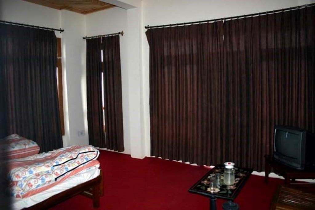 Cozy Swiss Meadows Hotel Khajjiar Exterior photo