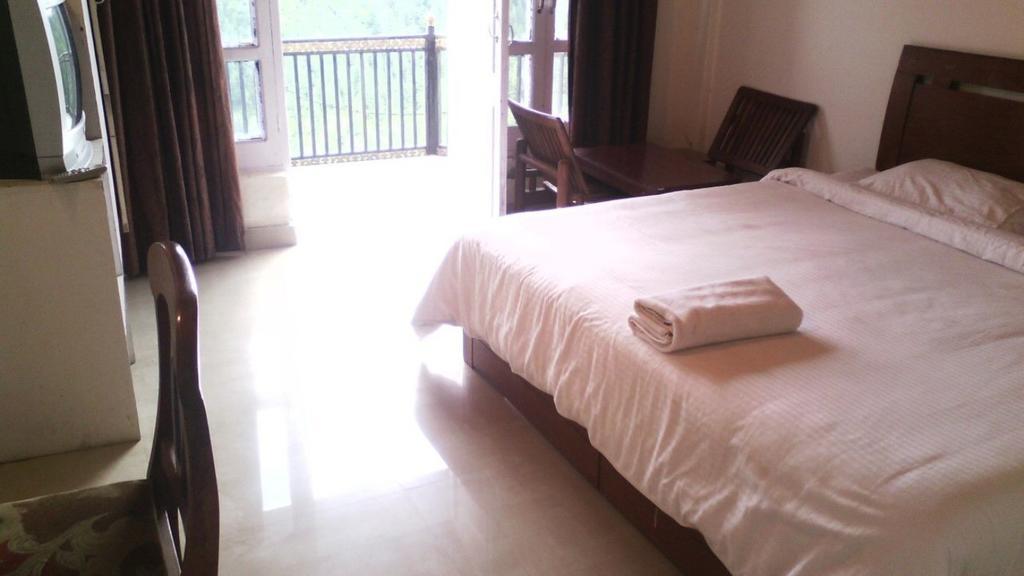 Cozy Swiss Meadows Hotel Khajjiar Room photo