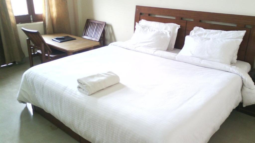 Cozy Swiss Meadows Hotel Khajjiar Room photo