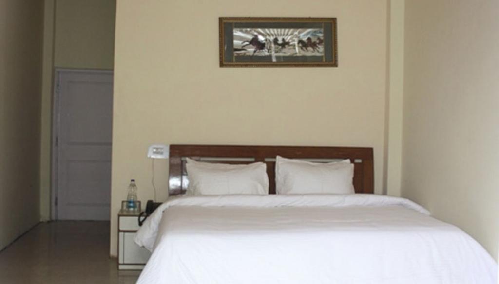 Cozy Swiss Meadows Hotel Khajjiar Room photo