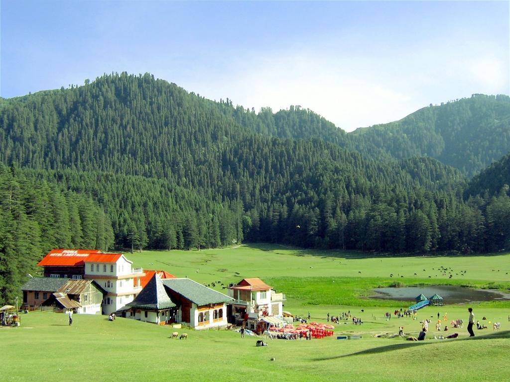 Cozy Swiss Meadows Hotel Khajjiar Exterior photo